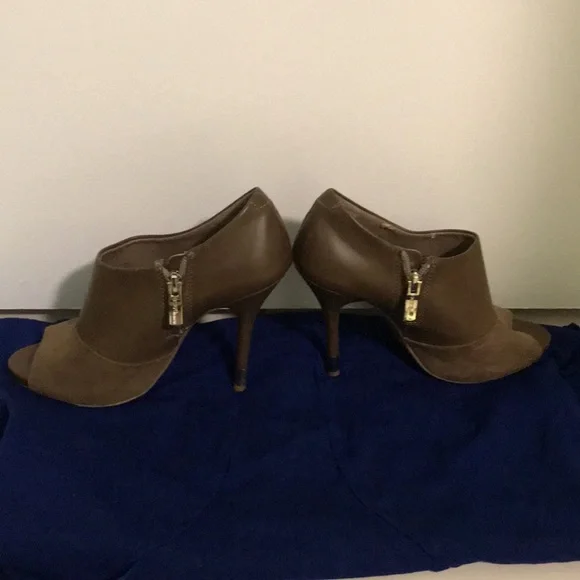 BCBG Generation, Tan, Bootie Heels. - Picture 4 of 9